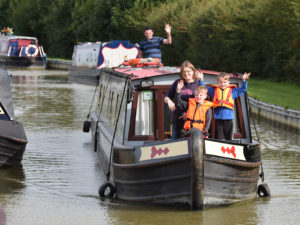 Family narrowboat holidays 300x225