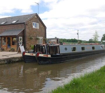Week hire narrowboats 360x320